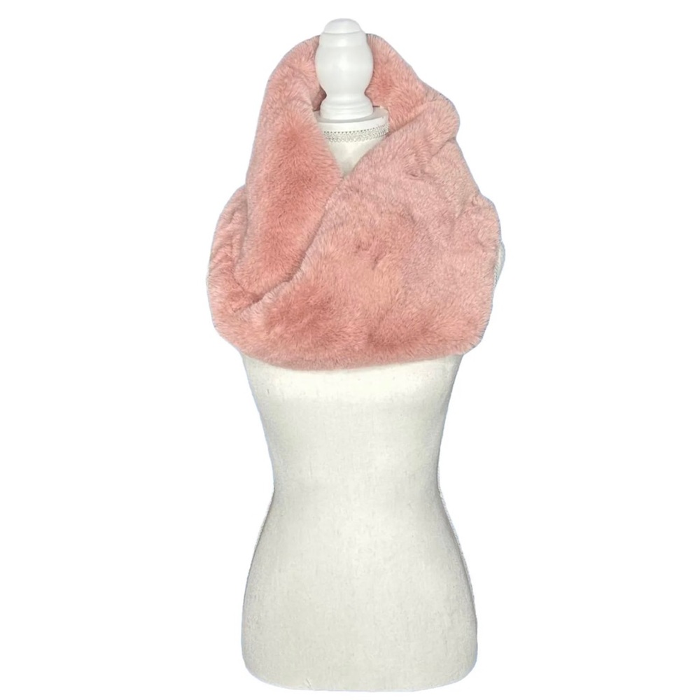 Macchia di Ruggine • Blush Pink Faux Fur Infinity Neck Warmer Scarf